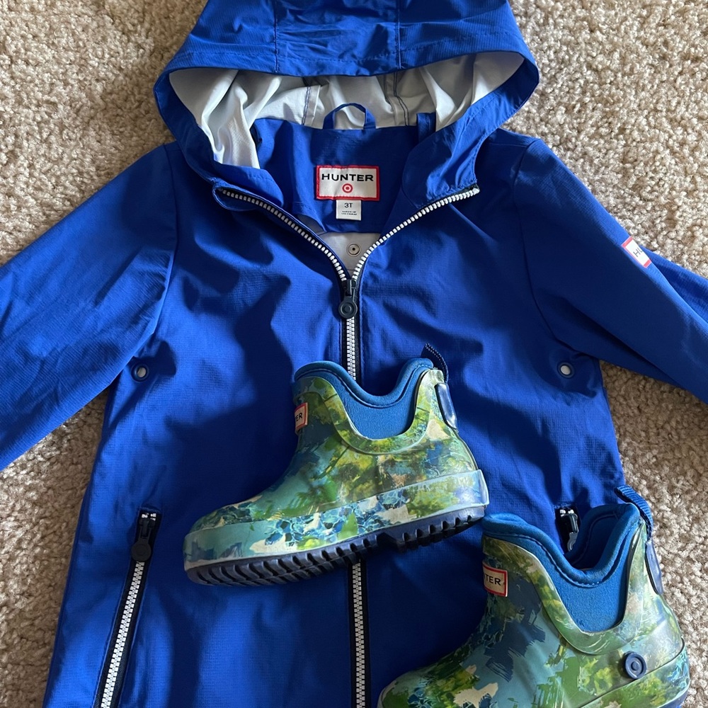 HUNTER 3T Rain Coat Ligthweith Jacket and Hunter rain boots 7T